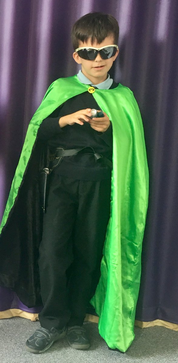 HeatherHenry4's tweet image. Bit of #ProjectFusion here when @BreathChamps  meets @Camerados ! This is Captain Fearless and he battles Wheeze Monsters. Sounds like mutual aid to me, baby! (As @MaffPotts always says!) #KeepInhalersInGunBelt #ChildHelpsChild @ARNS_UK