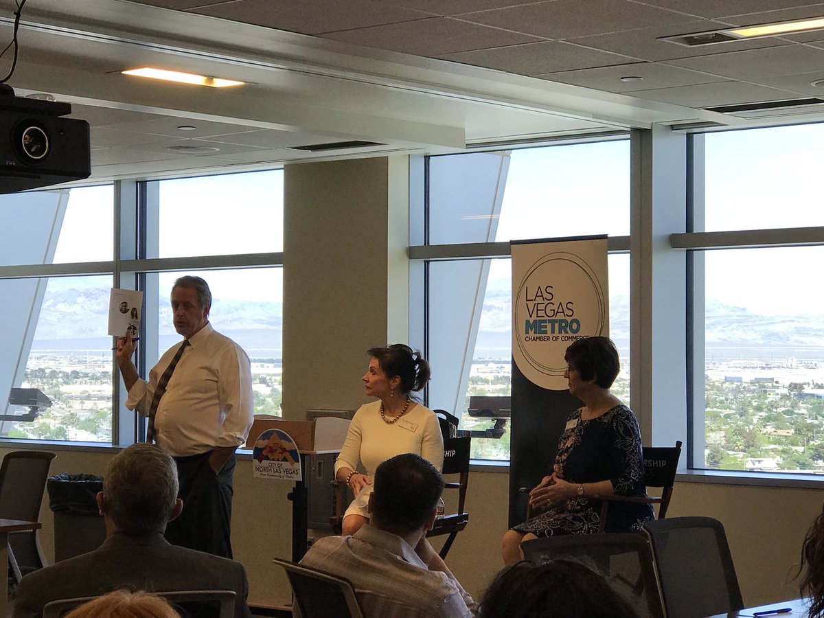 lvchamber's tweet photo. .@MayorJohnLee stopped by to say a few words for the #SpringMingle held @CNLV today! #TeamChamber https://t.co/PXpMnaFCCB