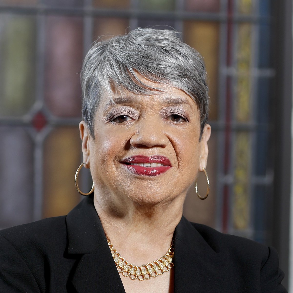 MuskingumUniv's tweet photo. Celebrated @NASA pioneer Dr. Christine Mann Darden, whose 40-year career was amongst those highlighted in @nytimes bestselling book "Hidden Figures," will serve as the principal speaker at our 173rd commencement ceremony on May 5. — Read more: https://t.co/GE8QFjMYh1 https://t.co/soN4hMiSsy