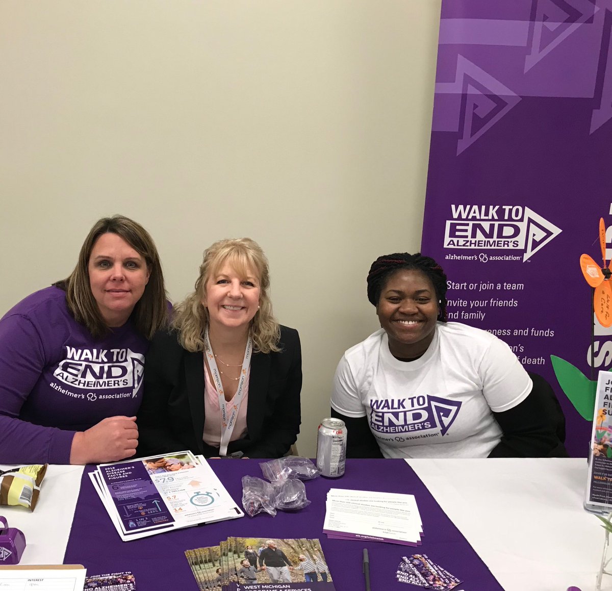 MCL_CBodanza's tweet photo. #ENDALZ recruiting event at BCBS of Michigan Go Team Christian Rest Home! #compassinthecommunity https://t.co/njKADNQjQw