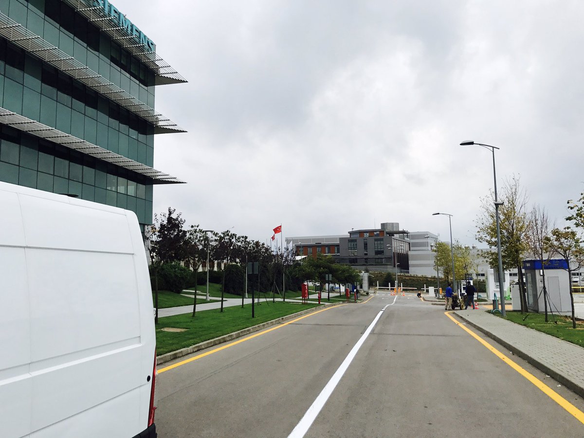 akyoltrafikisaretleri.com                  Siemens-gebze-yol çizgileri boya çalışmaları yapılarak teslim edildi.