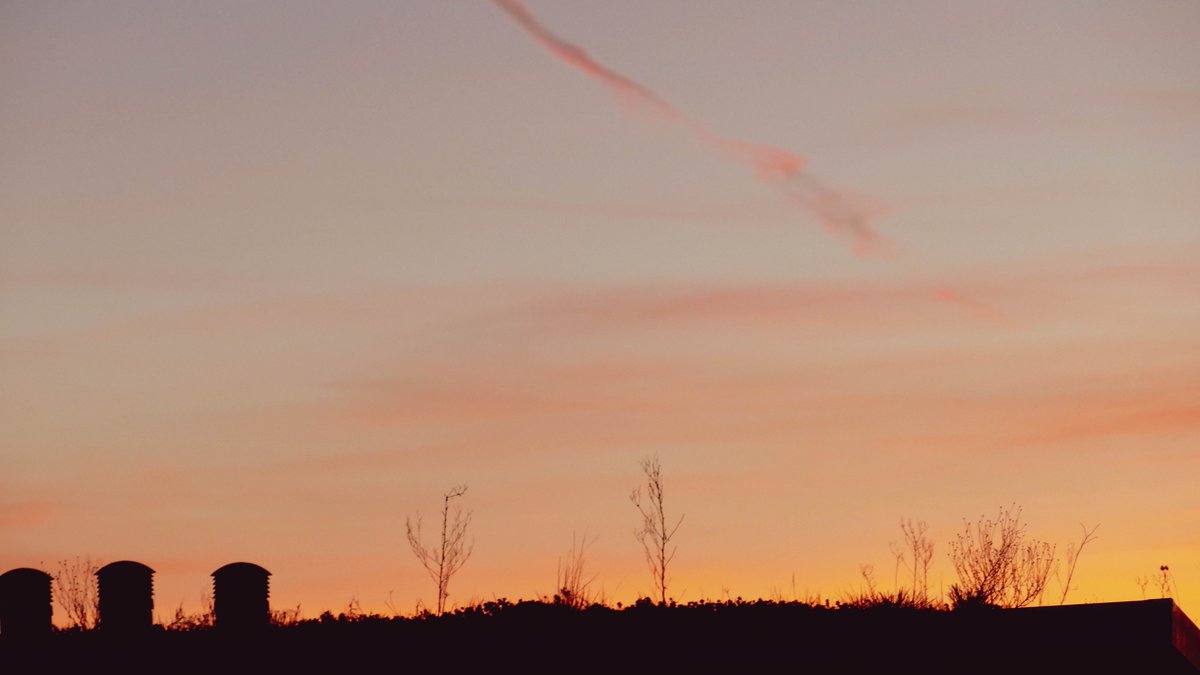 CraftkeyOrigin's tweet photo. Sonnenuntergangsbilder 2.0!  
(Immer noch unbearbeitet und immer noch ziemlich schön, wie ich find'...) 
ICH LIEBE SONNENAUF- UND UNTERGÄNGE! OH MEIN GOTT. https://t.co/888o3j67KH