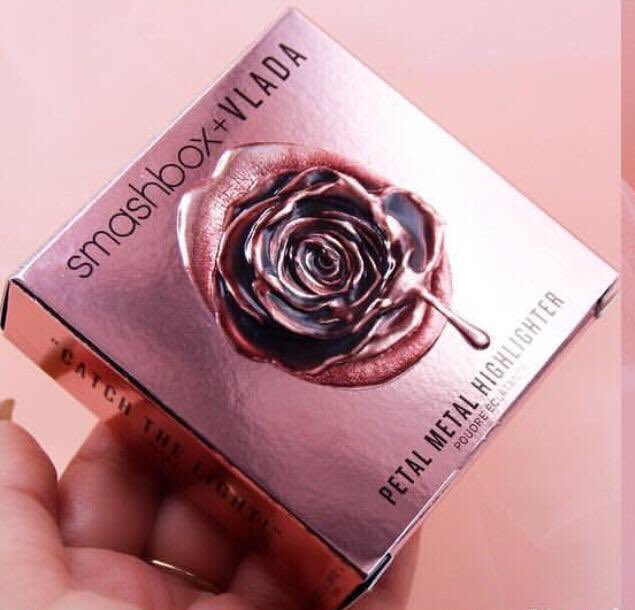 MakeUpGlams's tweet photo. RT TO WIN: Smashbox x Vlada Petal Metal Highlighter. Must be following me to win ✨ https://t.co/rNTN4N6Et7