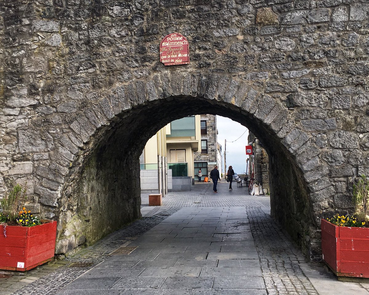 mulanshu's tweet photo. We came, we saw, we nearly got blown away. Windy times in #Galway!
@galwaytourism https://t.co/2HMNdl4P72