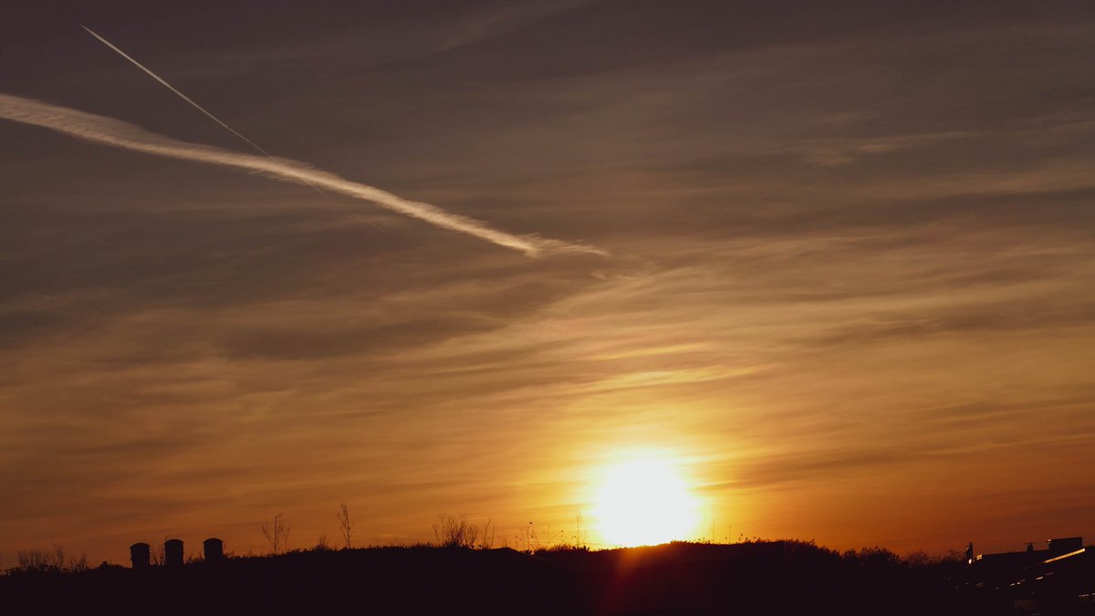 CraftkeyOrigin's tweet photo. Gerade eben mit der neuen Cam schnell Bilder vom Sonnenuntergang gemacht. Hier ein paar (unbearbeitete!) ganz ooookay gewordene Bilderchen. c: https://t.co/Ytob9MWck1