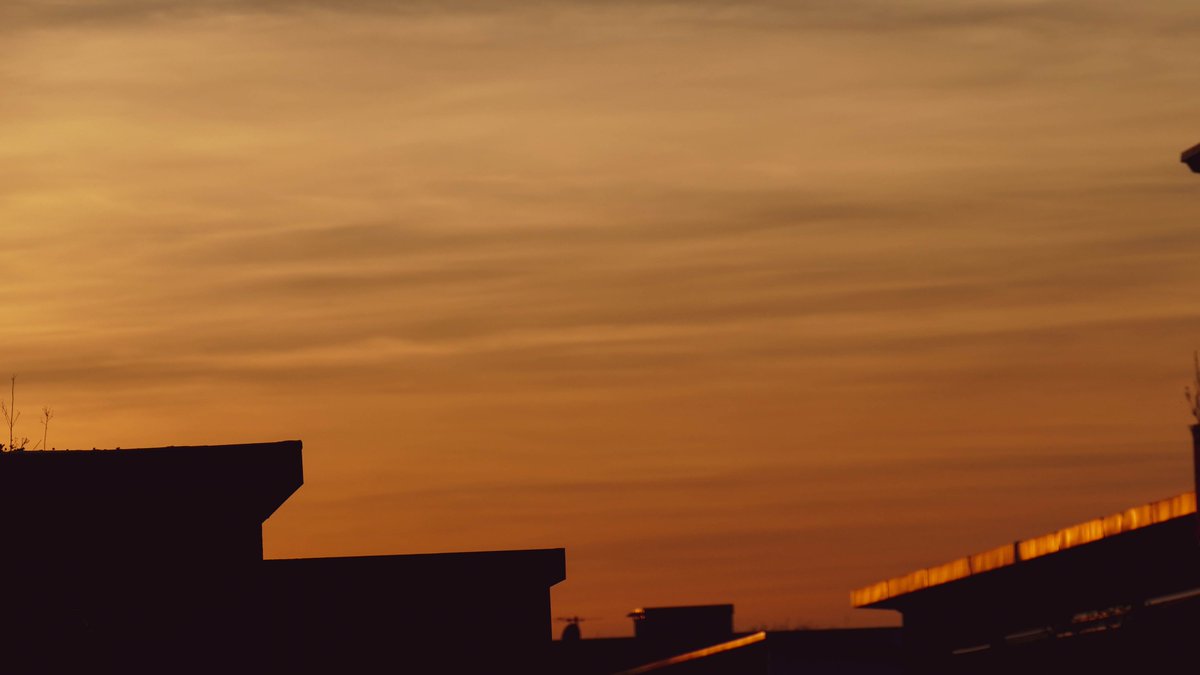 CraftkeyOrigin's tweet photo. Gerade eben mit der neuen Cam schnell Bilder vom Sonnenuntergang gemacht. Hier ein paar (unbearbeitete!) ganz ooookay gewordene Bilderchen. c: https://t.co/Ytob9MWck1