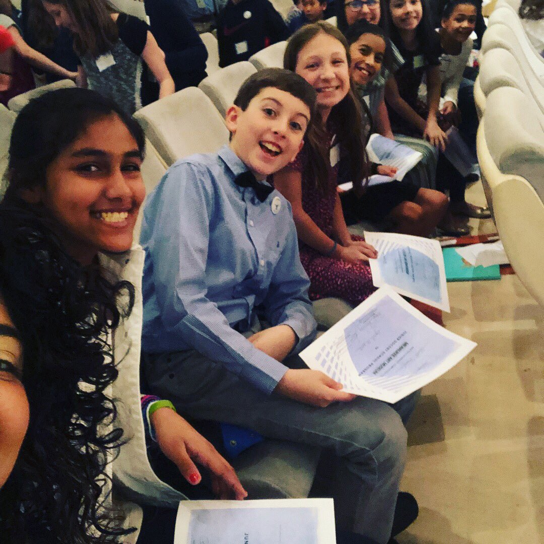 MrsWeilandArt's tweet photo. We did it, Forest Ridge Junior Art Docents! So proud of you and your incredible work! #graduationday @MilwaukeeArt #ForestRidge https://t.co/4bVGT7u9Wa