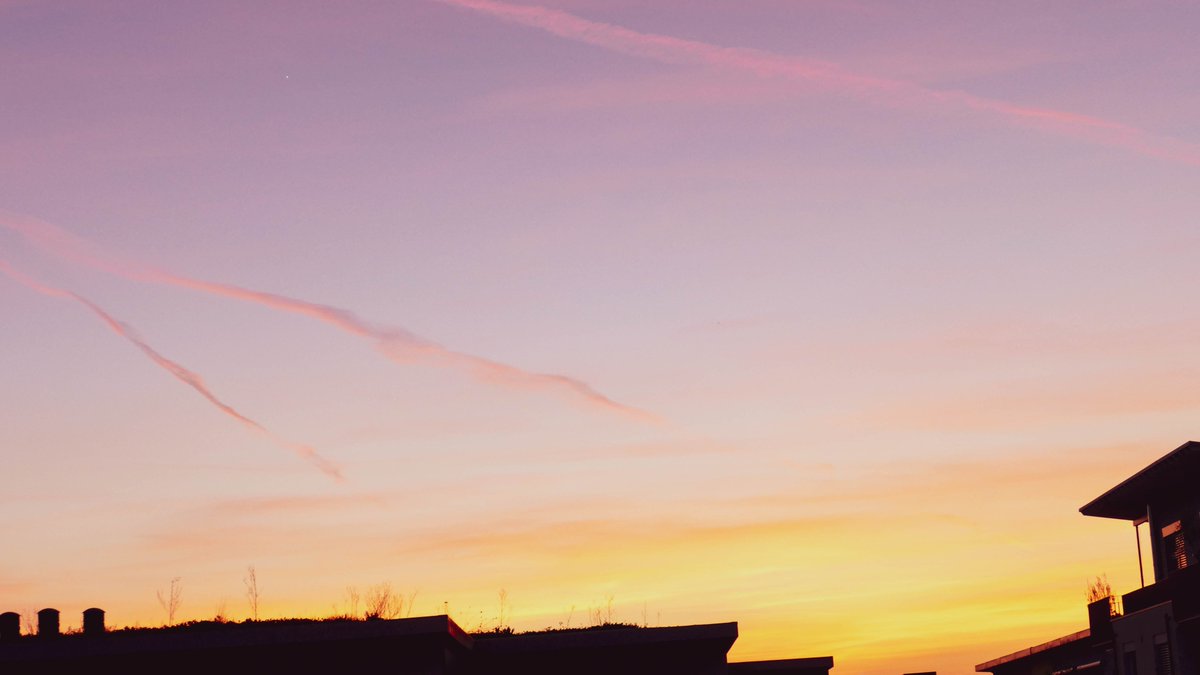CraftkeyOrigin's tweet photo. Sonnenuntergangsbilder 2.0!  
(Immer noch unbearbeitet und immer noch ziemlich schön, wie ich find'...) 
ICH LIEBE SONNENAUF- UND UNTERGÄNGE! OH MEIN GOTT. https://t.co/888o3j67KH