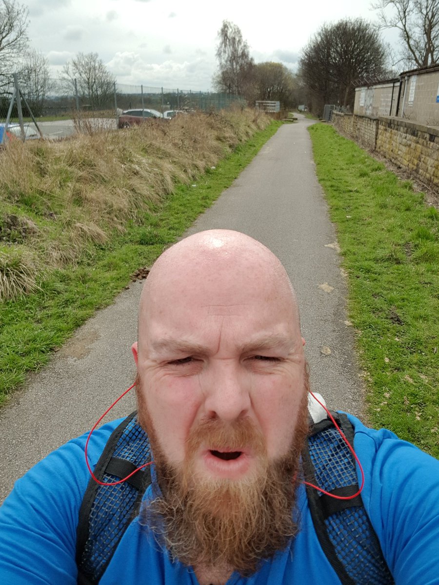 MrGraemeRayner's tweet photo. 3 days to go. My bags already packed. I'm a bit obsessed.... 

Looking forward to Sunday with a mix of fear and excitement. My first @LondonMarathon...probably not my last. And I've raised over £2k for @CR_UK . Thanks for your support folks. https://t.co/zRSev0S5OZ https://t.co/3degr6ghGK