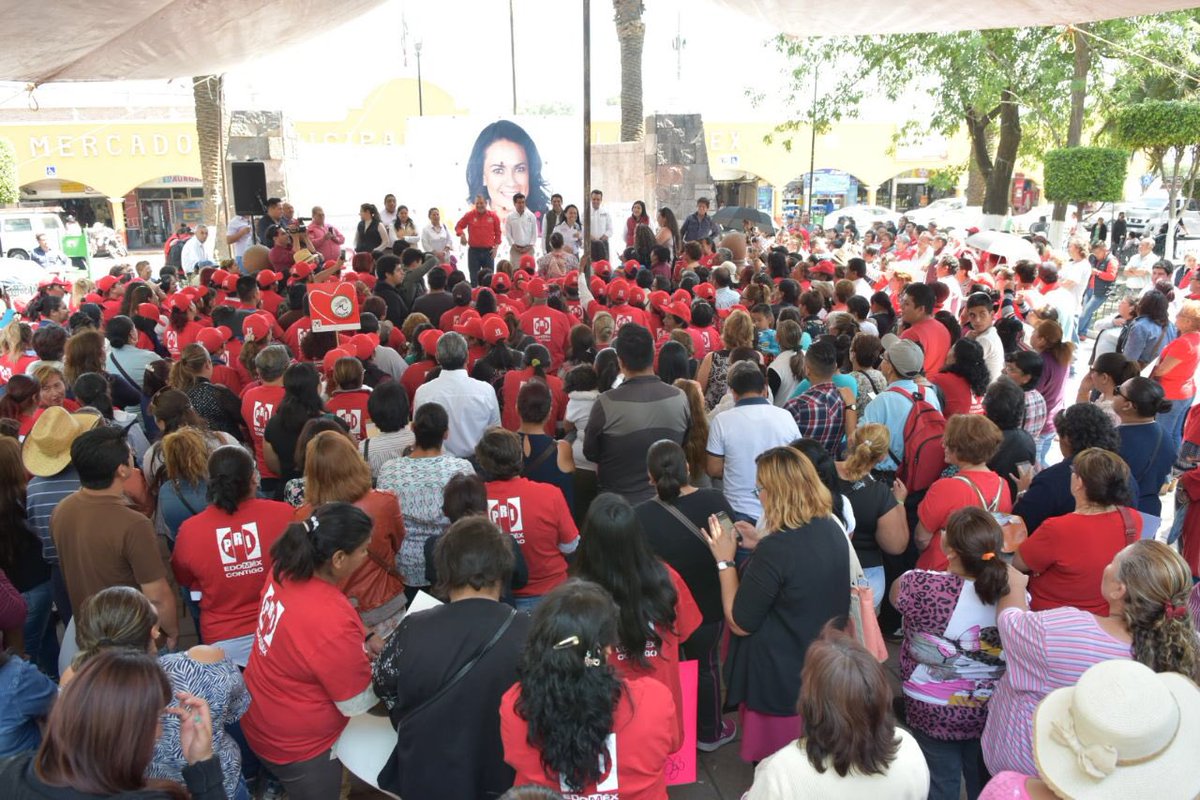 AlejandraDMV's tweet photo. Esta mañana, junto a @FcoFdzClamont, llevamos nuestra propuesta, a mujeres, jóvenes y adultos mayores de #Cuautitlán. Vamos #AcumulandoKms y con ello #Acumulando❤️❤️❤️. #Nosomos1 #Nosomos💯 #Somos1ch https://t.co/LMOgkNzUdL