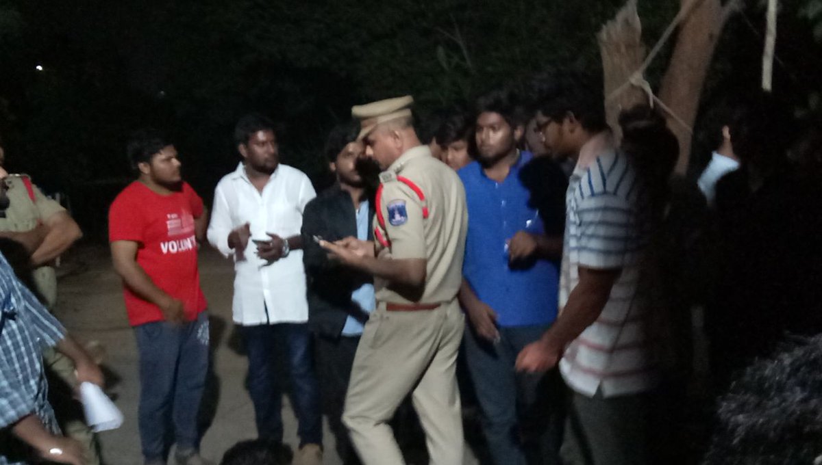 JangaPrashanth's tweet photo. Cops in the campus to stop the protest..
Still the hunger strike continues..
We are United and will be United .
@KTRTRS
@TelanganaCMO
#savenithm
#SaveNithmFromDictatorship
#ChinnamHataoNithmBachao
@aajtak
@ZeeNews
@TV9Telugu
@V6News https://t.co/SxQMrOpYWR