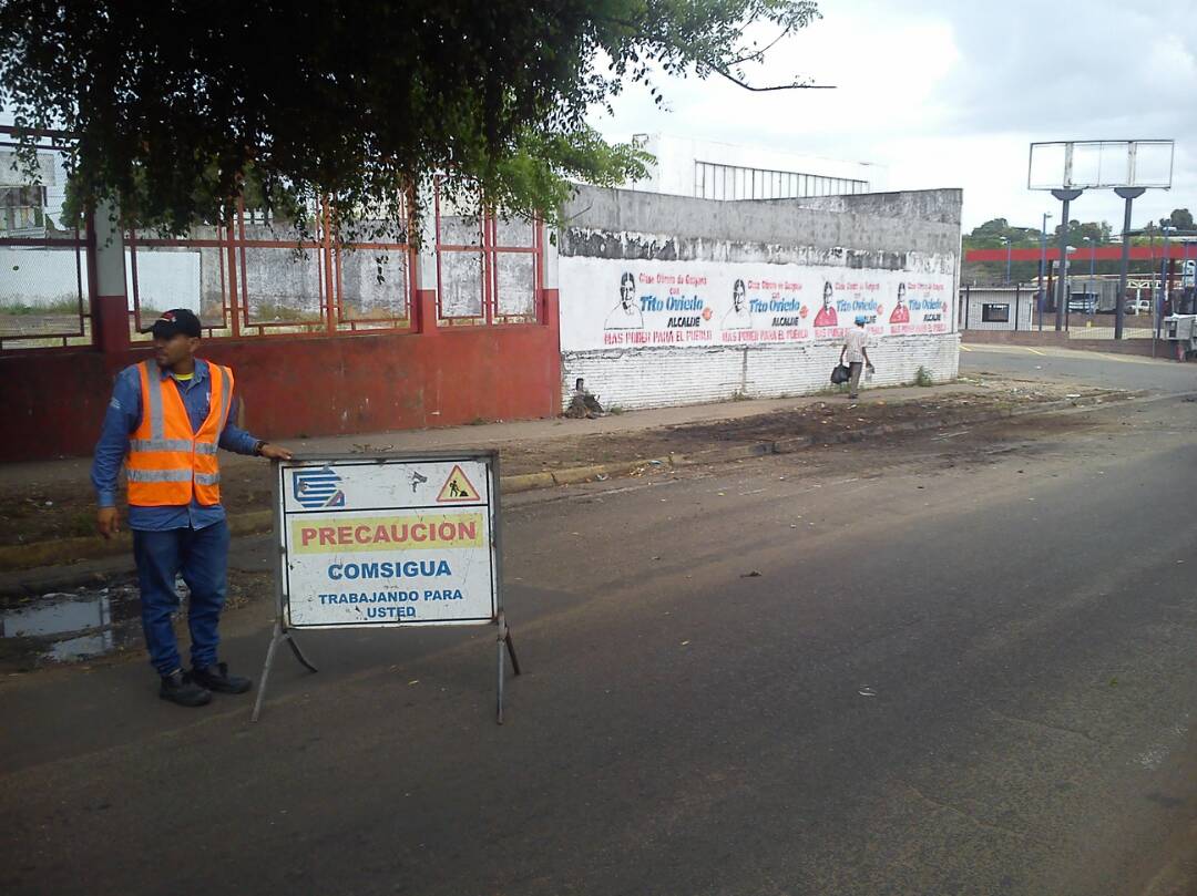 COMSIGUA_CVG's tweet photo. El trabajo de Comsigua por las comunidades es incansable. Seguimos en labores de recolección de desechos sólidos en Avenida Antonio de Berrío y Moreno de Mendoza en #CiudadGuayana #6MillonesDeHectáreas @NicolasMaduro @TareckPSUV https://t.co/U6NnKyXFt5