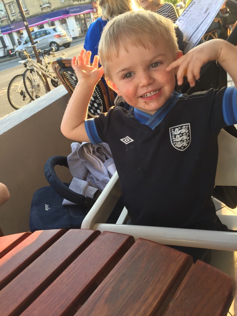 BrightonDad1's tweet photo. Another lovely pizza @fattoamanopizza in Hove today!!! Never fail! Kids eat free with early paying adult, canβt argue with that πͺπ½πͺπ½πππ¦π¦ #midweekpizza #boyswillbeboys #shoveitinmyface https://t.co/8jW3zXak2S