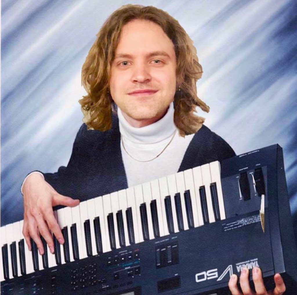 Class of 92’ valedictorian, member of Jazz ensemble, and mathlete Gaines Cooper says when he grows up he’d like to “build a small algorithm based data mining software for search engine optimism!” 🤓🧐🤔 #schoolpictures #gaines #nashville #liiiiiinnnnnnccccooolllnnnnn #bass #nerd