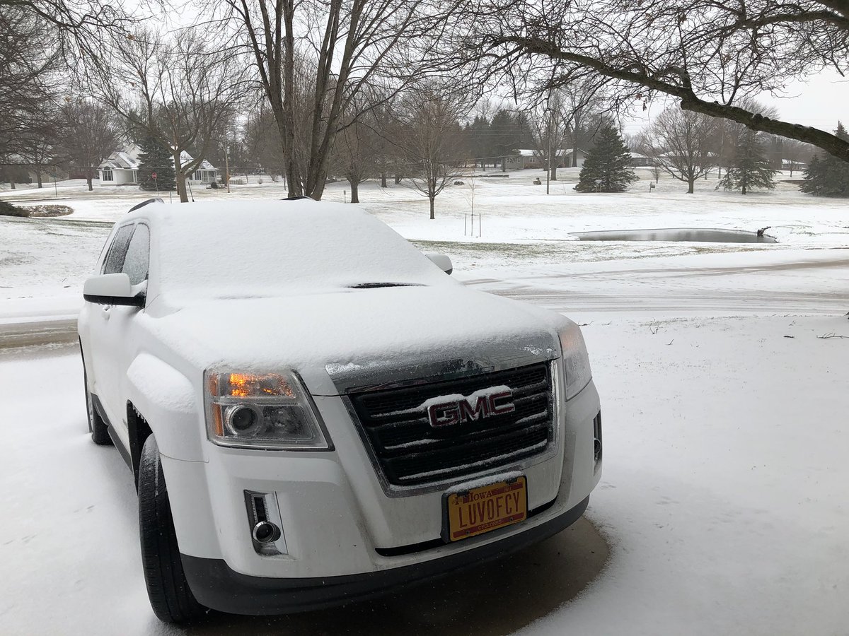 KristinKHinds's tweet photo. On this day, April 18th, I walked out this morning and was convinced I somehow was transported to northern Alaska and that winter weather would now be my year round environment 🤦🏼♀️🤦🏼♀️ #WhatIsHappening #WinterInSpring #ItsNeverGoingToEnd #Iowa https://t.co/JAAK9VoXqw