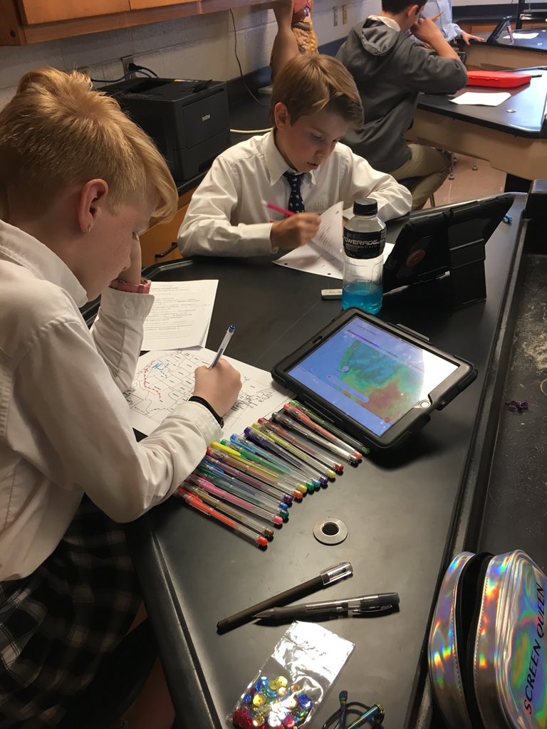 FRAmsDavis's tweet photo. 5th grade meteorologists researching and reporting on weather factors around the country ☀️⛈#science weather #collaboration https://t.co/p9OhTuX4KJ