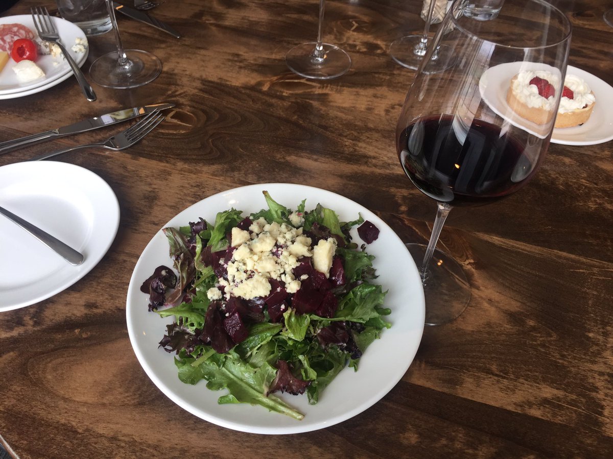 ChristinaMHager's tweet image. Change your space and perspective. Leave 1/3 space blank (or switch and leave 2/3 blank, 1/3 product. #smckc #cameratips #photograghy #SocialMediaManager @cafeeuropakc