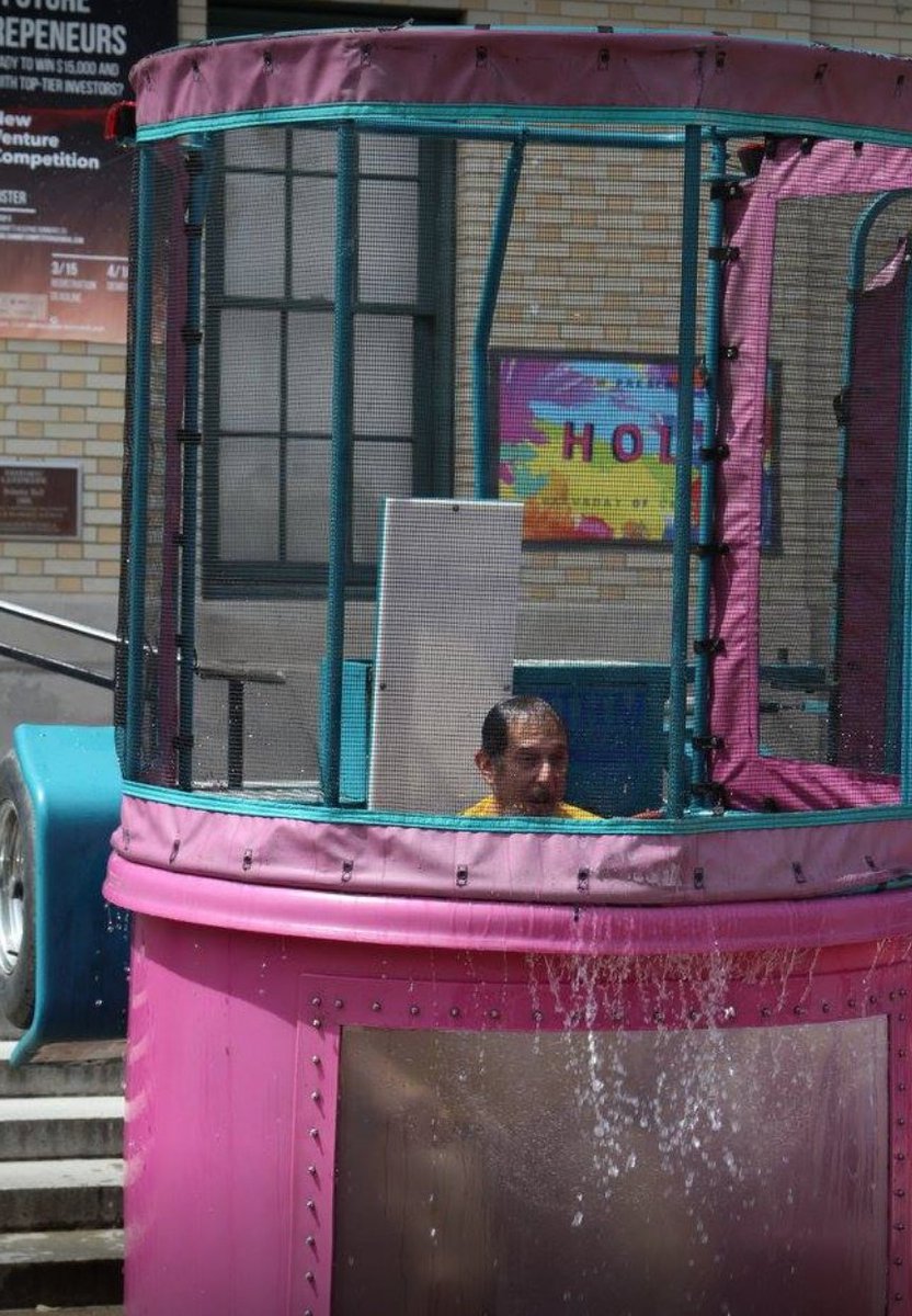 CMU_DietrichHSS's tweet photo. Some deans don’t have to train, @SCSatCMU. #readyforthecup #cmucarnival #dunkadean
https://t.co/mXWuxvhZeg https://t.co/XoE4EbccDw