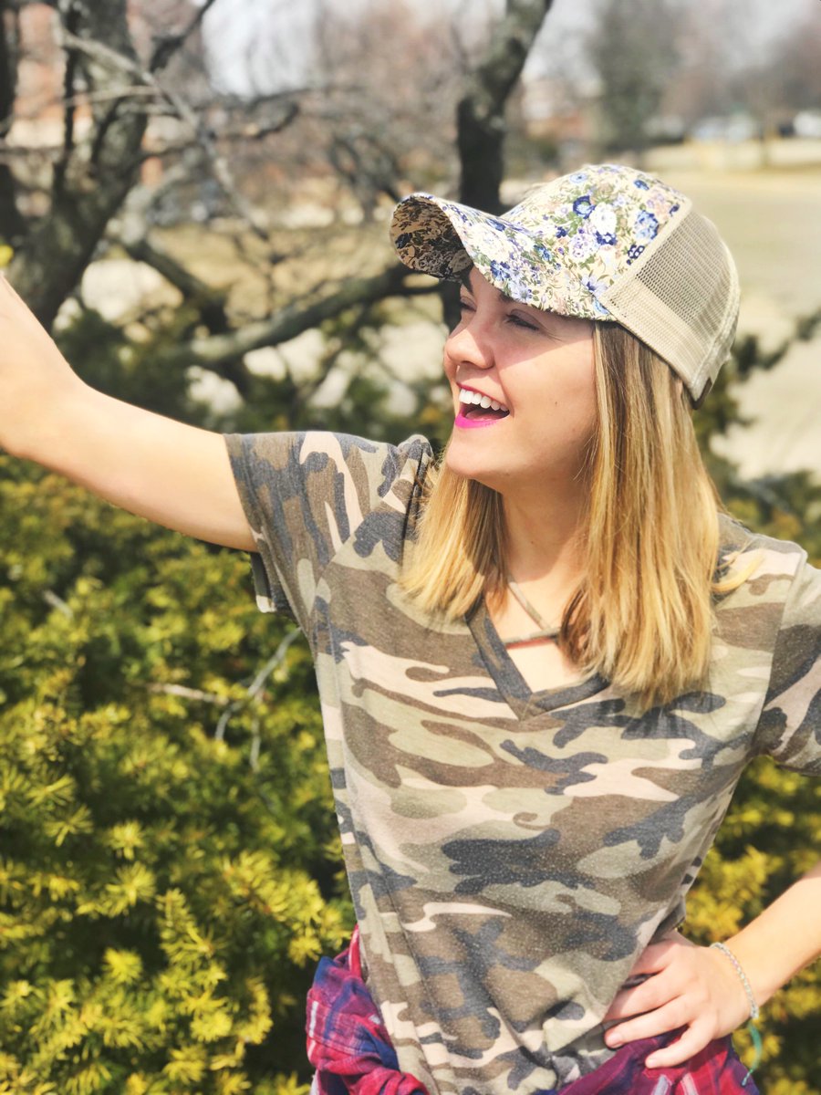 *notices ice cream truck driving by*
•
•
•
#fjtoday #fashion #springfashion #summerfashion #floralprint #baseballcap #truckerhat #classicstyle #athleisure #unisexfashion #festivalfashion #icecreamlovers #womenshats #LinkInBio #OnlineShop