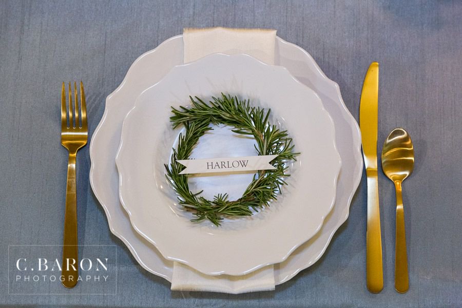 Such a fun and unique table place setting! 📸: <a href="/cbaronphoto/">C. Baron Photography</a> venue: <a href="/bernhardtwinery/">Bernhardt Winery</a>
#invitations #invitation #weddinginvitations #weddingstationery #bride #winery #styledshootacrossamerica #eventbranding #branding #event #houston #texas #thewoodlands #spring #graphicdesign