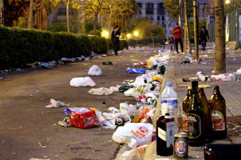 Hola <a href="/mossos_SER/">Mossos Sant Esteve de les Roures</a>, <a href="/ProtCivil_SER/">Protecció Civil Sant Esteve</a>. 

Demanem la vostra intervenció a l'àrea del polígon de l'Arbog ja que uns i individus no ens deixen accedir per realitzar la neteja del sector. 

Ja han agredit a un company de <a href="/Brossa_SERoures/">Escombriaires Sant Esteve de les Roures</a>.