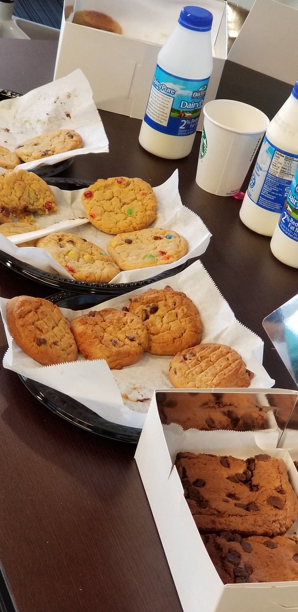 TheMindofJen's tweet photo. I'm not saying that cookies deliver better meeting results... but this hypothesis probably needs additional investigation. 

Thanks #Smith for the #TiffsTreats! 

#ATTBizLife
#LifeatATT
#DigitalCollaboration
#Lockeddown
#TheBestROI https://t.co/0sY5oMlYkq