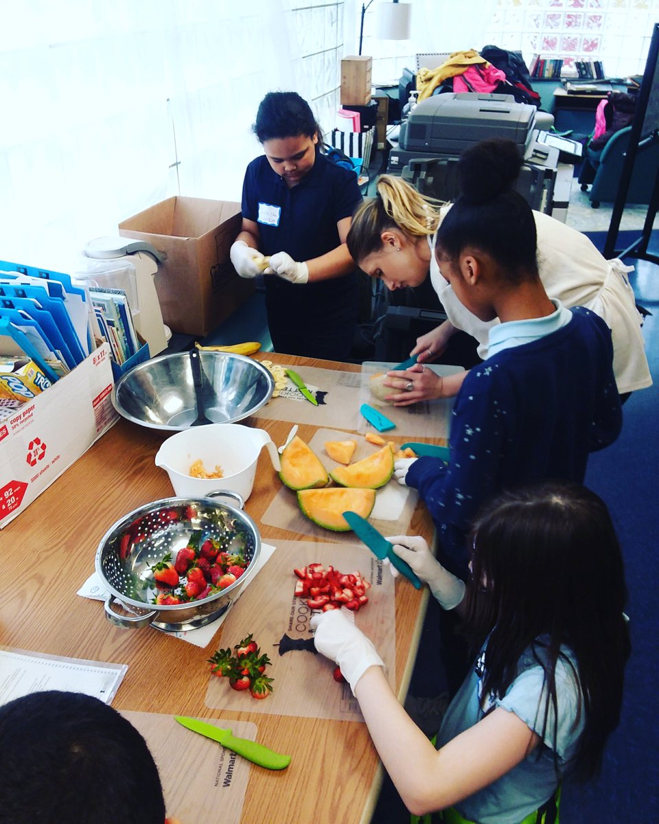 CookinMattersPA's tweet photo. Looking for a way to make an impact on your community? Volunteer for Cooking Matters Lehigh Valley! With our office in Nazareth PA, we service the Bethlehem, Allentown, and Easton communities. 
Follow the link for more information!

https://t.co/z1eSZWDG29 https://t.co/q2VzGRaROD