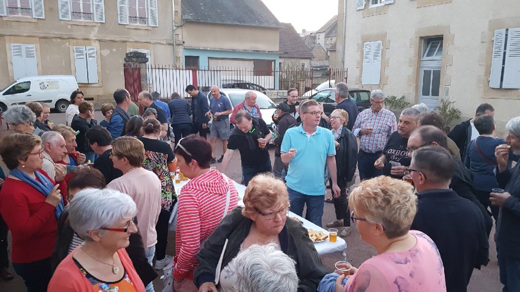 Ils sont nombreux ce soir les habitants de Chatillon en Bazois à participer à la première étape de leur village du futur ! propositions, d’accord / pas d’accord et au final de belles idées pour améliorer la vie dans leur village !