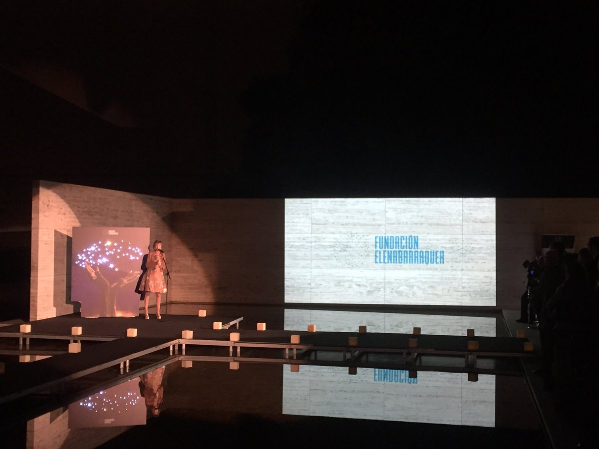mrripleybcn's tweet photo. Un día para abrir bien los ojos... Presentación oficial de @FundEBarraquer #superwoman #DraElenaBarraquer y todo su equipo and Co.  @TeteFerreiro #branding https://t.co/1zoi2fAlUg