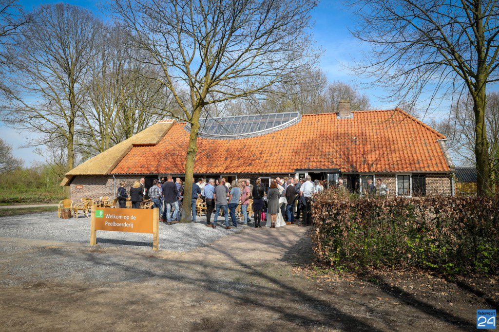 Peelboerderij officieel geopend #DePelen #Peelboerderij #Ospel <a href="/staatsbosbeheer/">Staatsbosbeheer</a> nederweert24.nl/2018/04/18/pee…