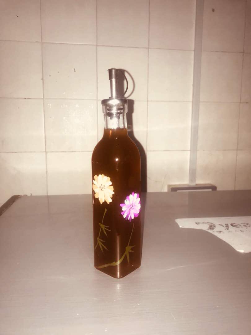 AishaAmal's tweet image. Hello Twitter , I sell pure honey 🍯 straight from the farm. Small bottle N1000, big bottle N1500. Please RT, my customer may be on your TL.