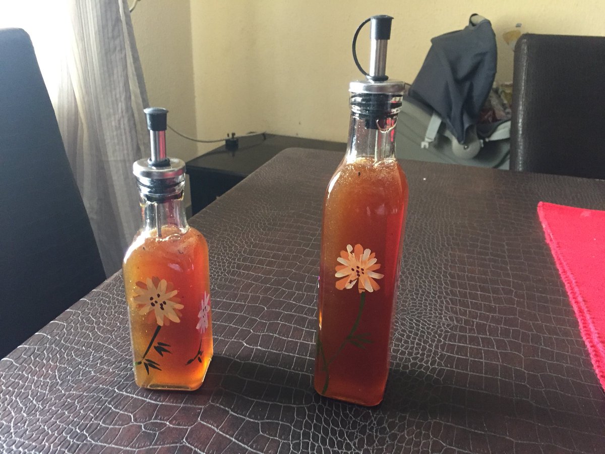 AishaAmal's tweet image. Hello Twitter , I sell pure honey 🍯 straight from the farm. Small bottle N1000, big bottle N1500. Please RT, my customer may be on your TL.