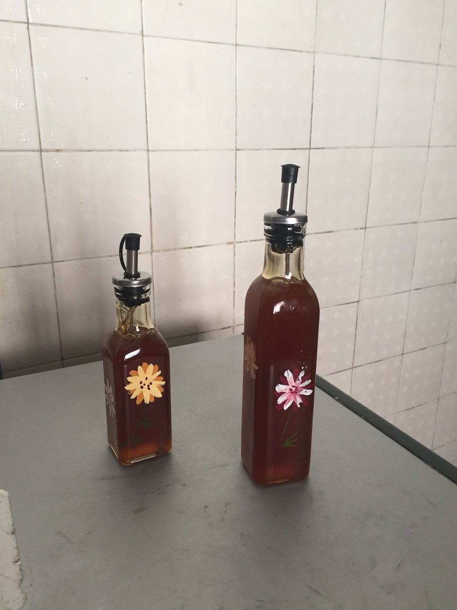 AishaAmal's tweet image. Hello Twitter , I sell pure honey 🍯 straight from the farm. Small bottle N1000, big bottle N1500. Please RT, my customer may be on your TL.