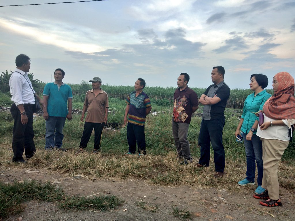 Reef_H_ID_3515's tweet photo. Mendampingi TAU-P3MD Pak @Wintoyo2001 dan @kpw4jatim dlm monev penyaluran #DanaDesa #PadatKaryaTunai2018 dan #BUMDesa di #KabSidoarjo 
#tppijawatimur 
#tppdeltasidoarjo 
@EkoSandjojo 
@taufikmadjid71 
@anwsanusi 
@fachrilabalado 
@DewantoAndry 
@P3MDSidoarjoKab https://t.co/uwJneVOFFi