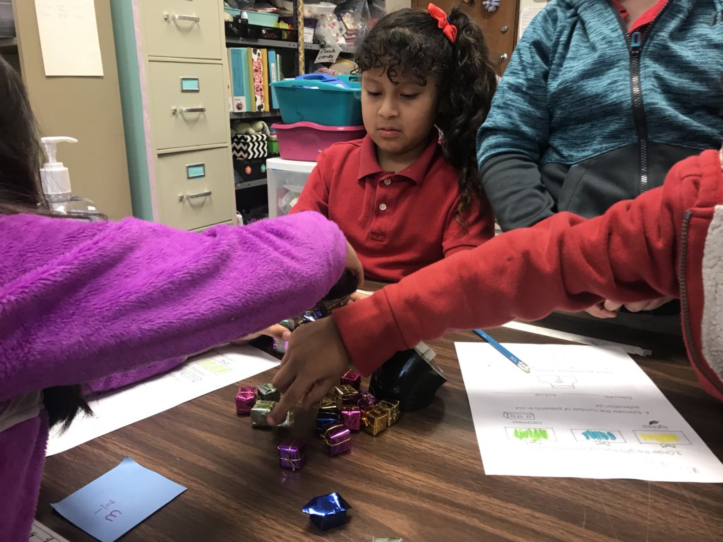 Peacelove1st's tweet photo. They sorted, graphed, and estimated the tiny presents. ❤️🎁✈️ #tiny #handson #estimationjar #oldschool #lockheedunited @melaniewall88 https://t.co/NjF24TzY5Z