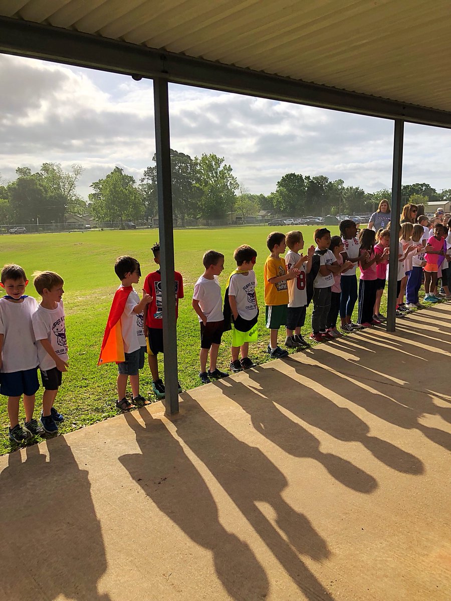 WISDParmley's tweet photo. A Big THANKS to our wonderful @WISDParmley PTO and Parent Volunteers for making our Super Kats Color Run a lot of FUN! #ParmleyProud https://t.co/hQYvdrxfhJ
