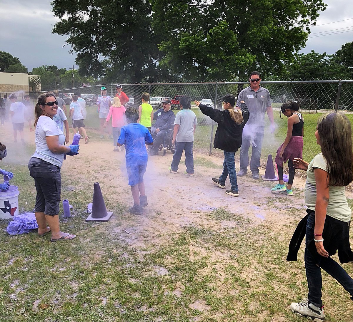 WISDParmley's tweet photo. A Big THANKS to our wonderful @WISDParmley PTO and Parent Volunteers for making our Super Kats Color Run a lot of FUN! #ParmleyProud https://t.co/hQYvdrxfhJ