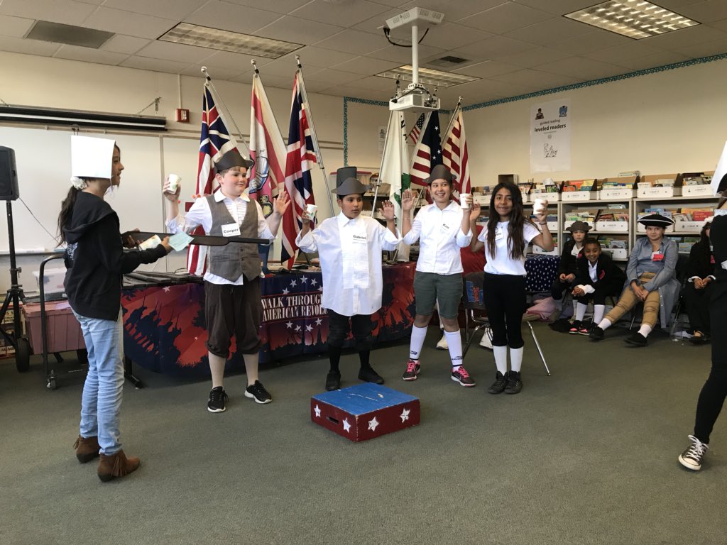 MarlaenaS's tweet photo. My students had a blast today experiencing their Walk Through the American Revolution! πΊπΈ @TigerTownRUSD #TigerTenacity #californiaweeklyexplorer #WalkThroughTheRevolution #5thgraderocks https://t.co/1Ldrs8c3Vs