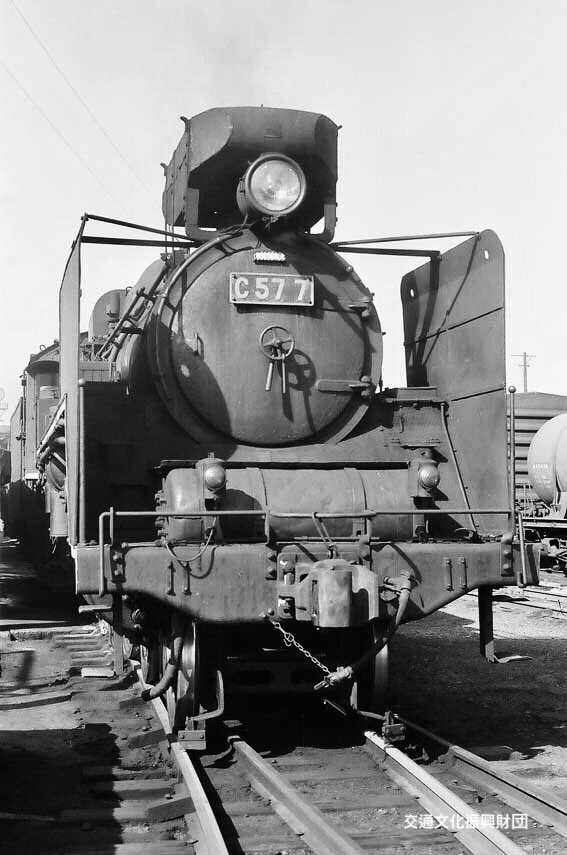 昭和43年撮影のC57形蒸気機関車 集煙装置が付けられたC57 このスタイル