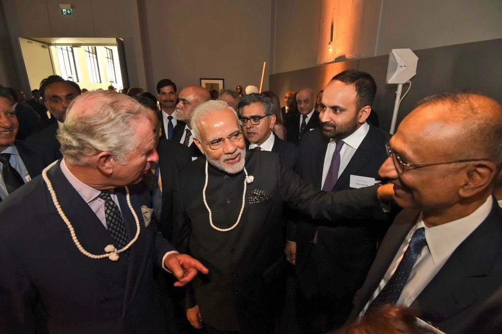 Honoured to meet Hon PM @narendramodi @ClarenceHouse @sciencemuseum. Delighted to share @GlobalGeneCorp pioneering work to bring the #GenomicsRevolution to transform healthcare for India’s 1.3billion people. #Collaboration #GGC @WellcomeGenome @InvestIndia @HCI_London @UKinIndia