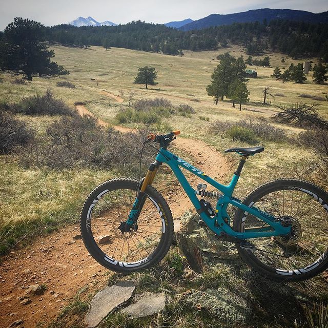 Travelin_MikeyT's tweet photo. Hall was a blast today! _________________________________________ #hallranch #hallranchtrail #bitterbrush #yetisb55turq #sb55turq #yetibikes #mountainbike #mountainbiking #mountainbikeordie #irideenve #pushelevensix #push116 #mtb #trails #trailriding #ly… https://t.co/FME4e3ok9L https://t.co/jVQxv8RNUU