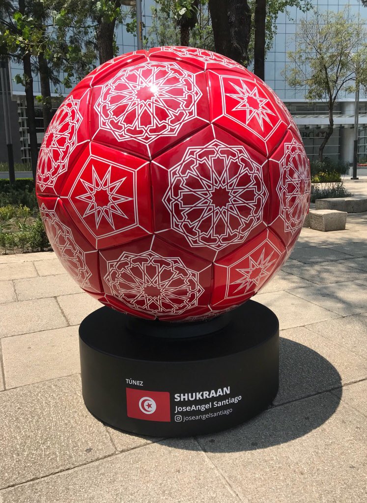 BallParadeMX's tweet photo. En #CDMX alrededor del Ángel tenemos a todos los grupos de la Copa Mundial, ¿a quién le vas del Grupo G? https://t.co/yhamKxzrW3