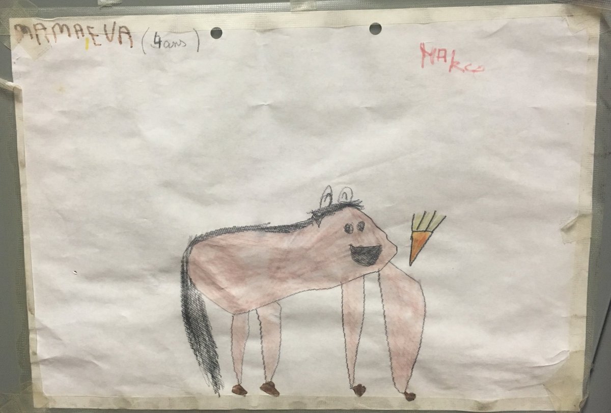 _cxsta's tweet photo. regardez le cheval que j’avais dessiné qd j’étais petite mdrrr jsuis morte on dirait qu’il va manger nos âmes https://t.co/duCkgUhJ66