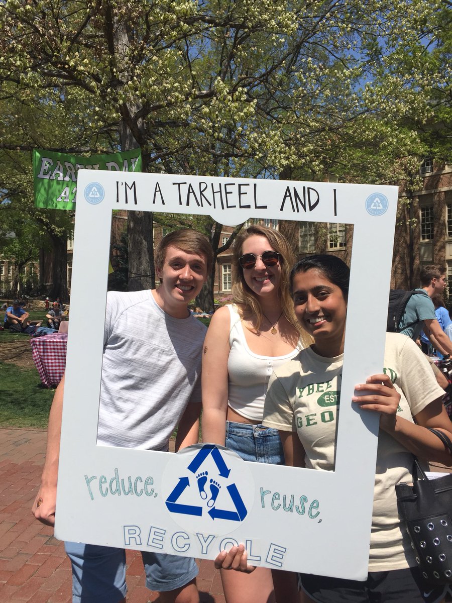 UNCRecycles's tweet photo. Great day for #UNC #EarthDay! So much fun and beautiful weather! #UNCEarthWeek2018 #UNCThreeZeros #UNCRecycles https://t.co/5tTAhyR79b