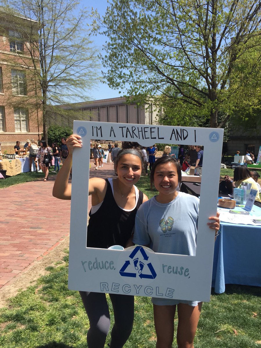 UNCRecycles's tweet photo. Great day for #UNC #EarthDay! So much fun and beautiful weather! #UNCEarthWeek2018 #UNCThreeZeros #UNCRecycles https://t.co/5tTAhyR79b