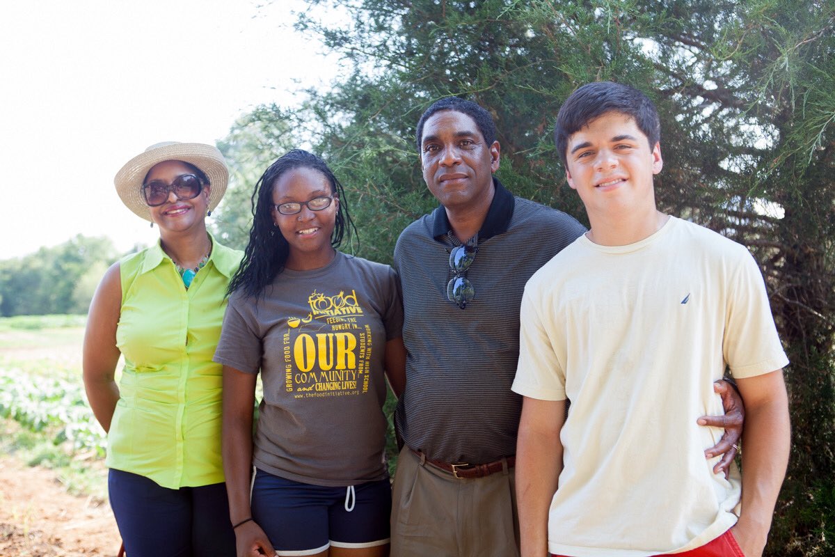 Food_Initiative's tweet photo. @VHKAirAssault has been a supporter of The Food Initiative from the very get-go. They’ve sponsored over 36 youth to participate in our Summer Youth Program! Mark and Valerie, thank you for believing in our work and the youth in this community! https://t.co/RsH6PWHiyi