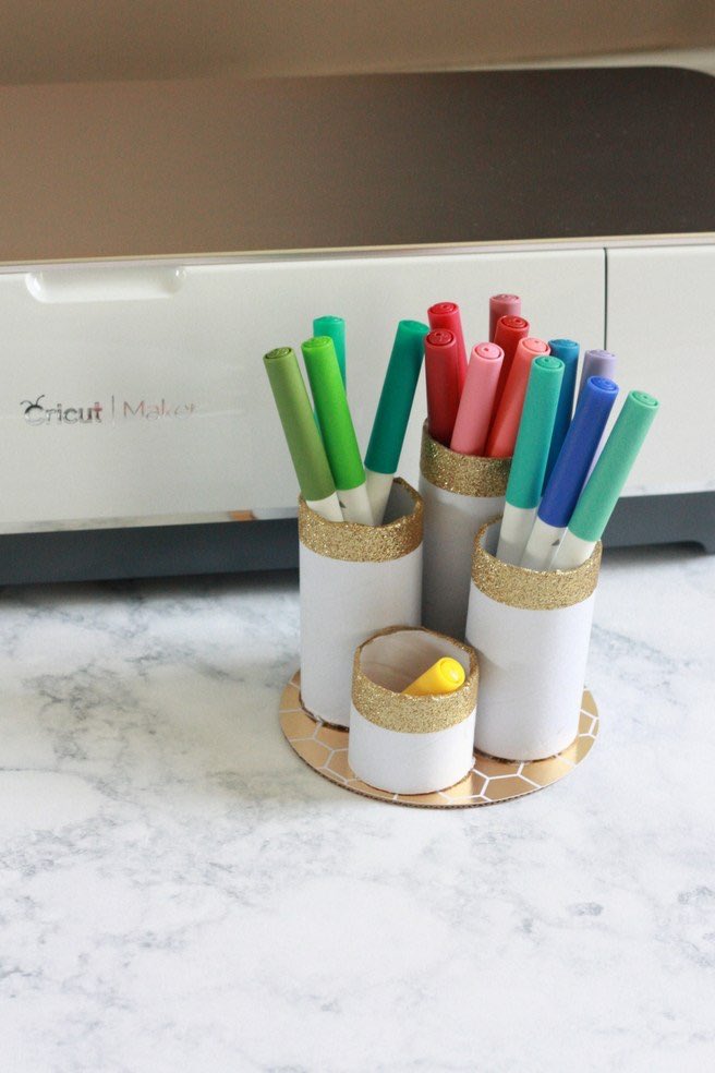 Everyday_Jenny's tweet photo. Make this organizer with your leftover vinyl tubes! https://t.co/ny3lhf5XO2 https://t.co/qvgU7wFStr