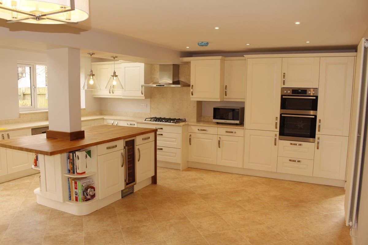OrchardStamford's tweet photo. The team did it again! A recently completed single storey extension with a traditional style kitchen installation topped off with granite & solid timber work tops. #veryhappyclient #Kitchens #Extension #howcanwehelp #callus #Stamford #Local https://t.co/m628ixGhXn
