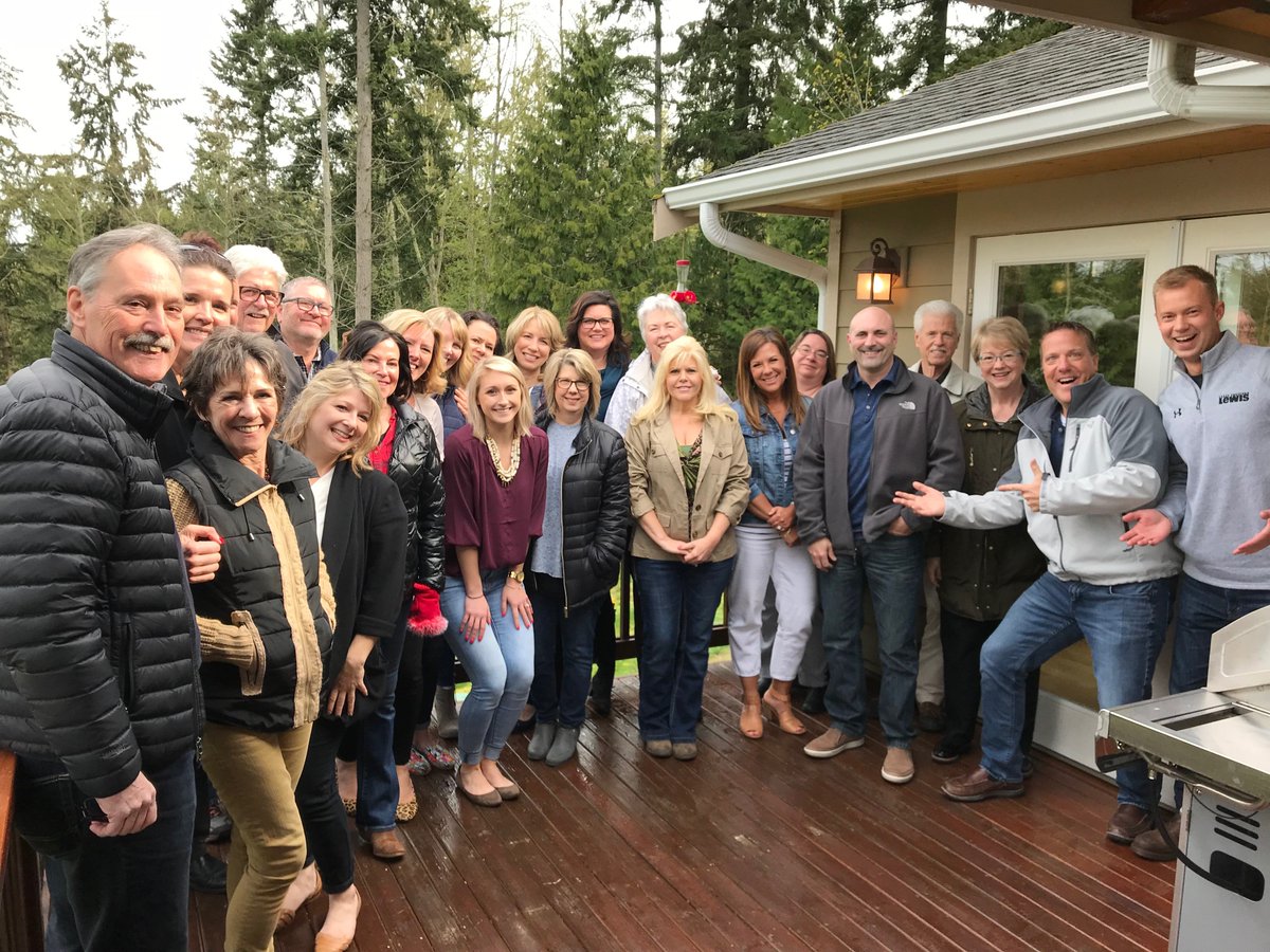 windermerecir's tweet photo. Getting cozy on this listing's gorgeous deck overlooking the 1.31 acres. This is 1 of 20 listings for sale on Camano Island on acreage.
#5Sold #26Pending #10NewListings #Mercurial #WeareWindermere#CamanoIsland
MLS | 1271492 https://t.co/lPl0vXik4P