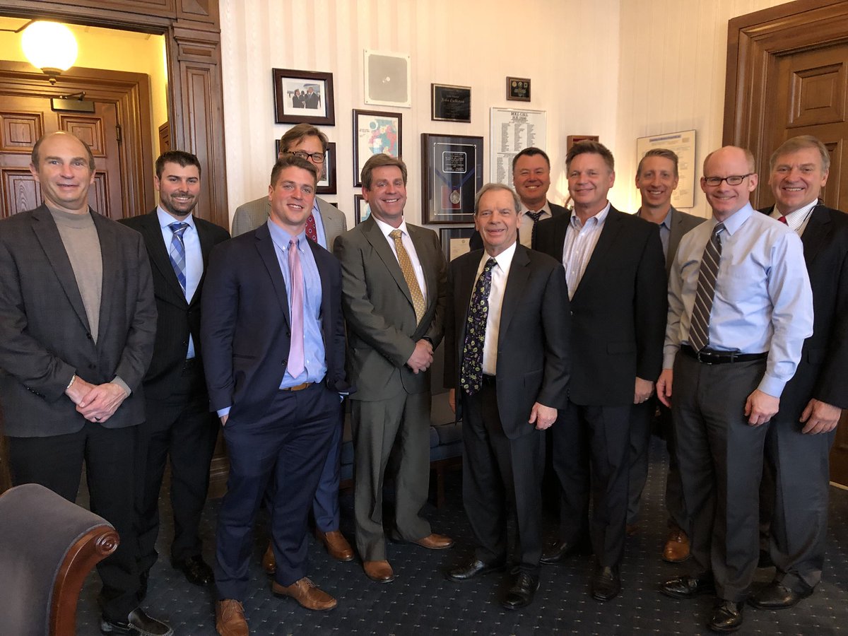 ILRoadBuilders's tweet photo. Members of this year’s #ELP and @IRTBA leaders met with Senate President John Cullerton #Springfield #lobbyday #ILtransportation https://t.co/2V4FC3N9e6